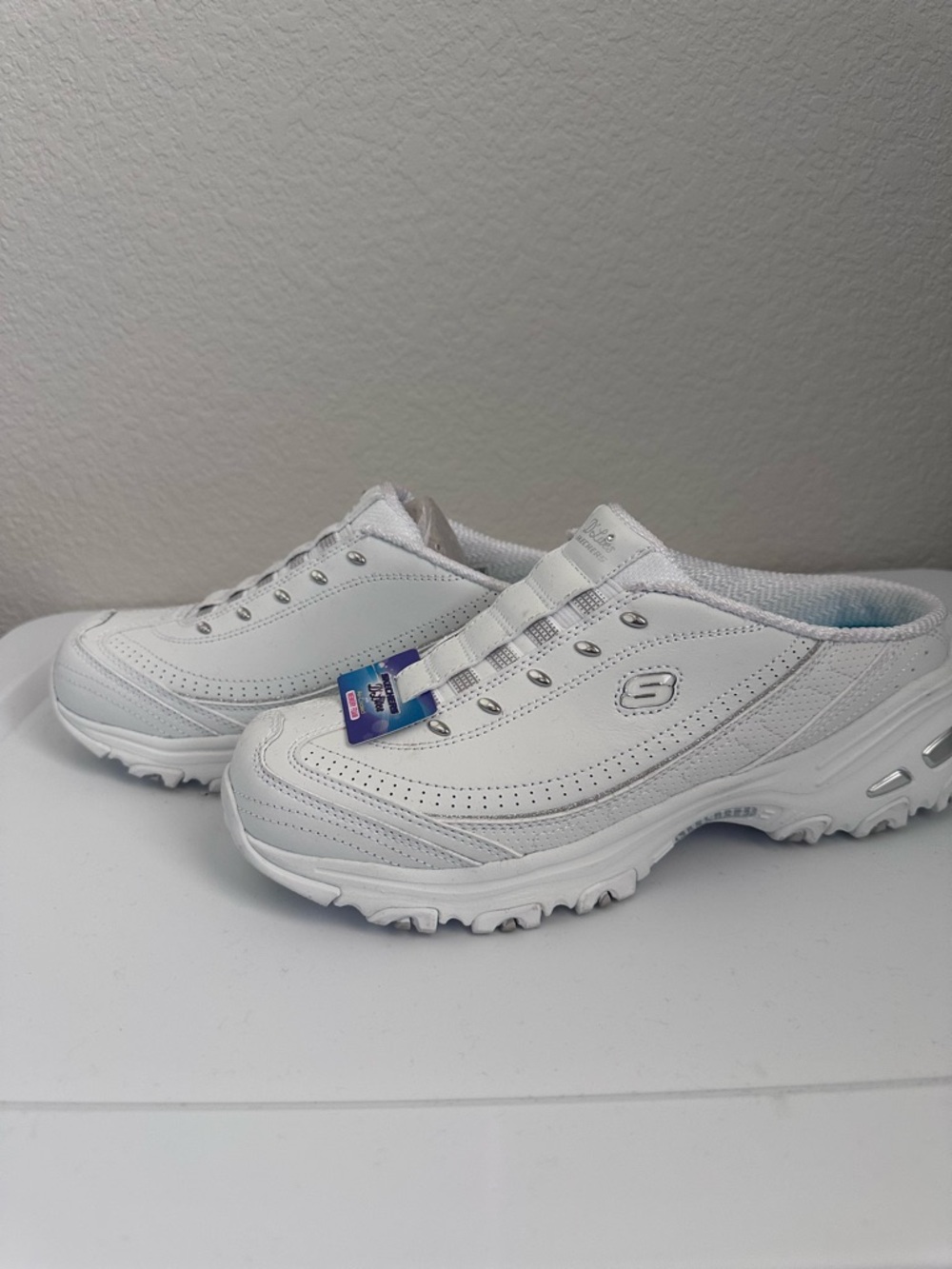 Skechers D’Lites White Slip-On Clog Sneakers with Memory Foam Size 9.5